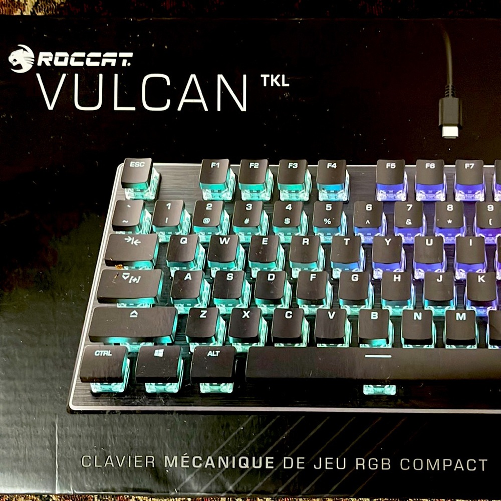 Vulcan TKL Keyboard light up. FUN!